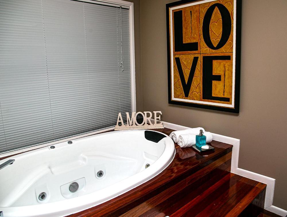 Amore On Buderim Rainforest Cabins Sunshine Coast Eksteriør billede