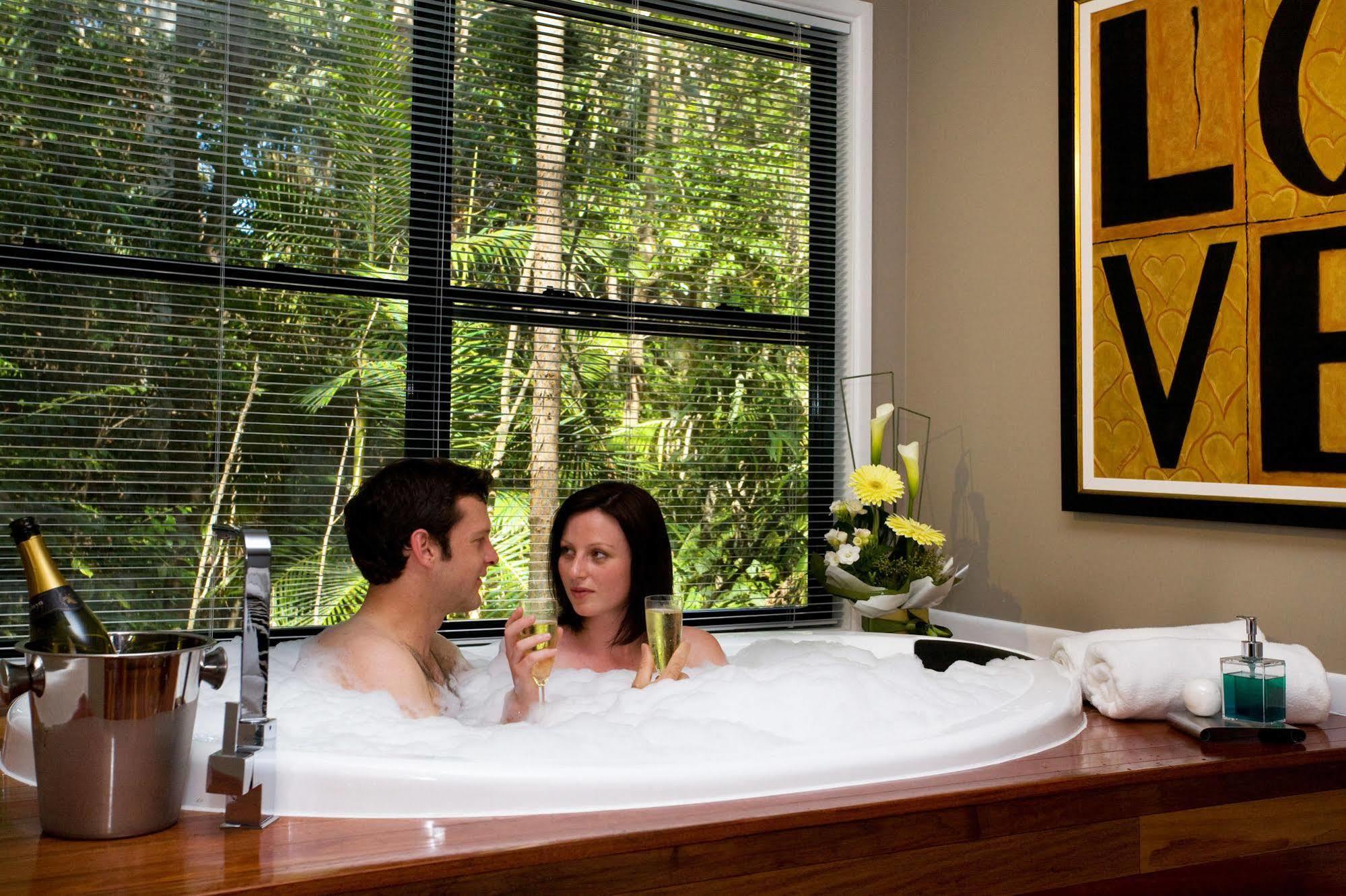 Amore On Buderim Rainforest Cabins Sunshine Coast Eksteriør billede